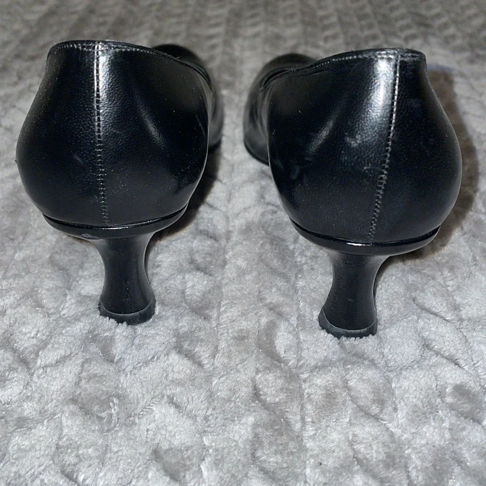 Stuart‎ Weitzman Elegant Black Leather Women's Shy Heels. Size 6.